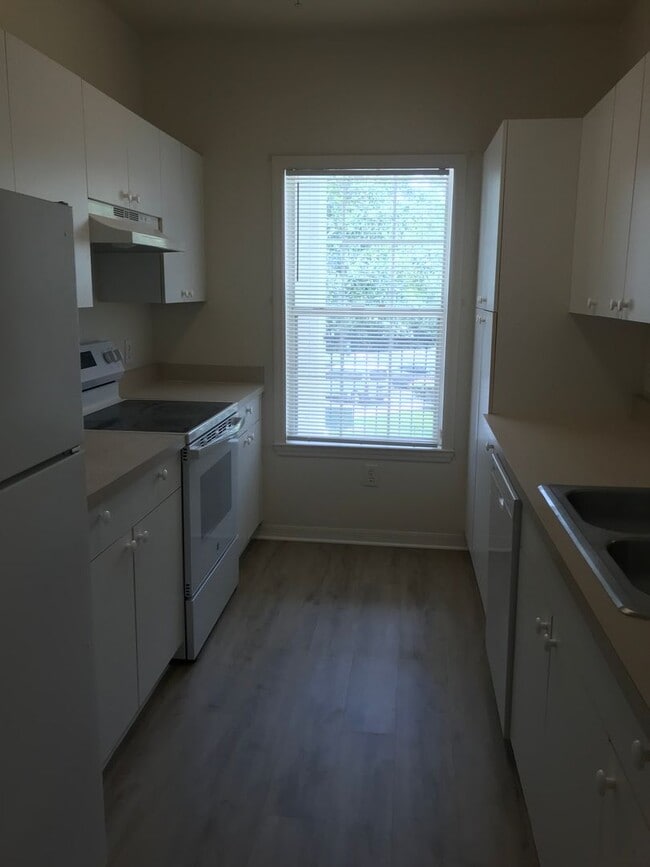 Building Photo - 3589 Conroy Rd