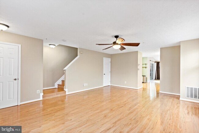 Building Photo - 520 Buckstone Garth