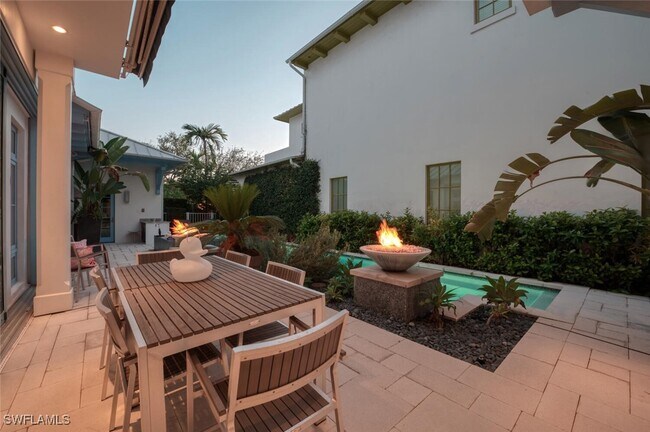 Building Photo - 982 9th Ave S