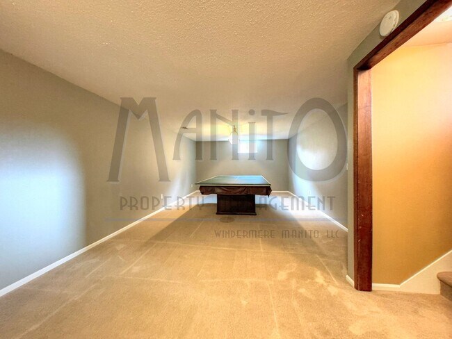 Building Photo - Entertainers Dream Home