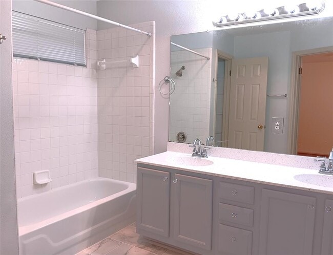 Building Photo - 14645 Montoro Dr