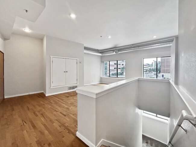 Building Photo - $0 DEPOSIT OPTION. 2 BED 2.5 BATH CONDO AT...
