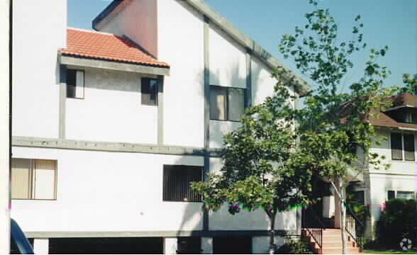 Building Photo - Cedar Townhomes