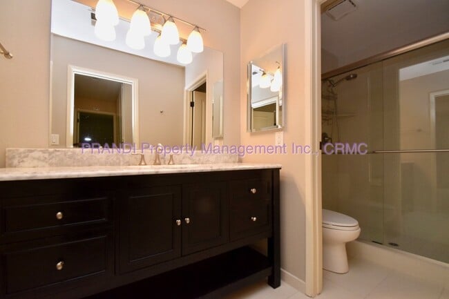 Building Photo - Lovely 3-Bedroom Townhouse in Desirable Pa...