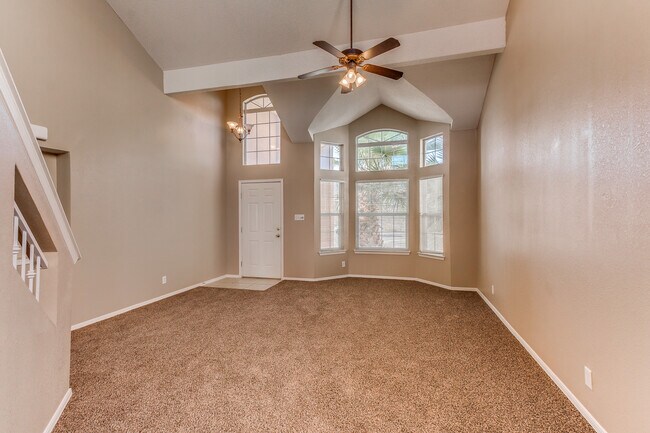 Building Photo - 3 Bedroom Northeast home for rent
