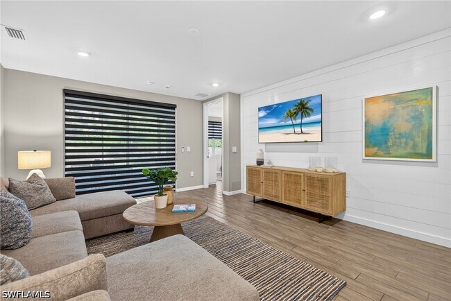 Building Photo - 14567 Edgewater Cir