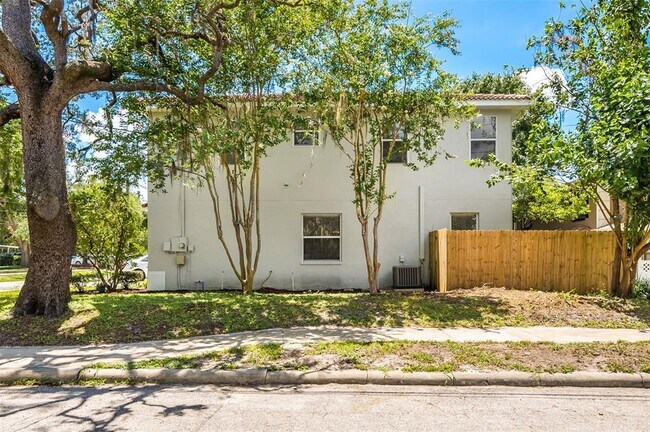 Building Photo - 2101 W De Leon St