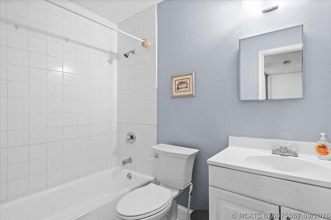 Building Photo - 2531 NW 39th Terrace