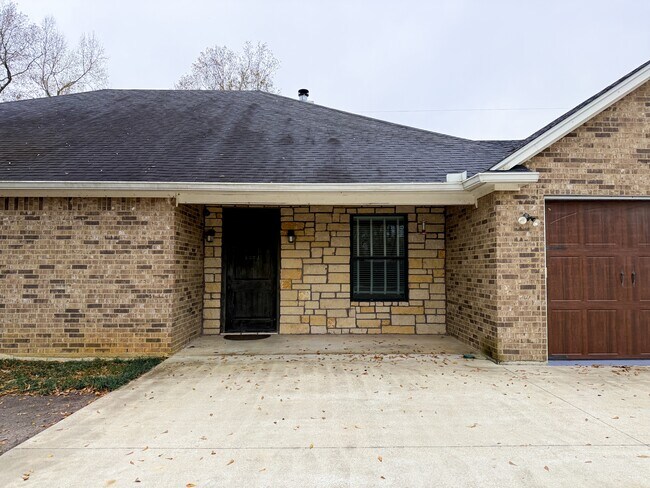 Building Photo - 12250 Charlotte Dr