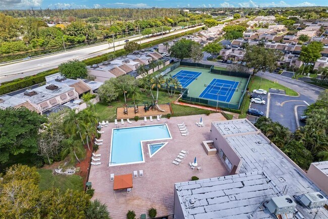 Building Photo - 1350 NW 123rd Ave