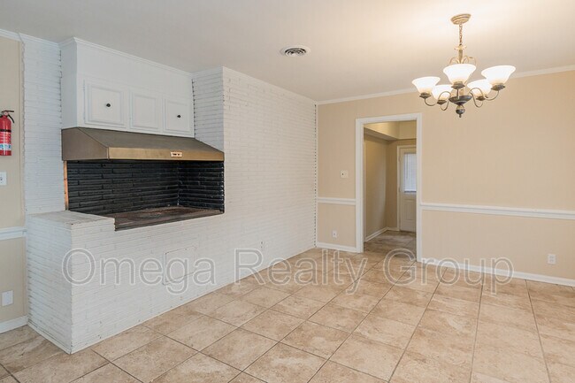 Building Photo - 1861 Gillespie Dr