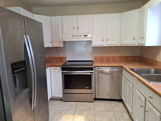 Building Photo - BETWEEN US1 & RIVER 2BR2BA FOR RENT