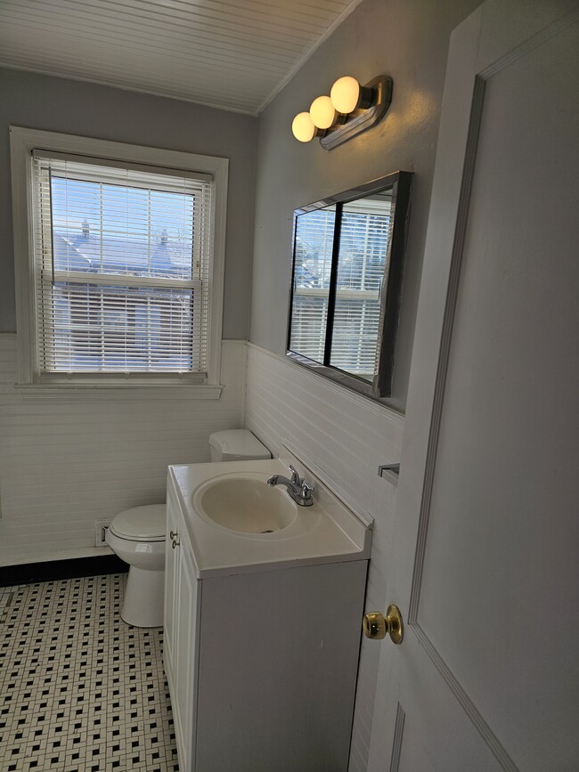 Upstairs bathroom - 1534 Barrett Rd