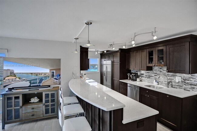Building Photo - 1160 Hillsboro Mile
