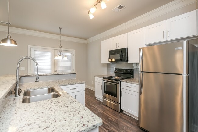 Building Photo - 41 Madaline Ln