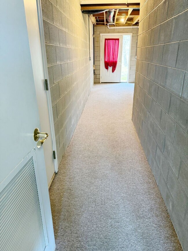 Building Photo - Contemporary Condo with River Views in Historic Marietta!