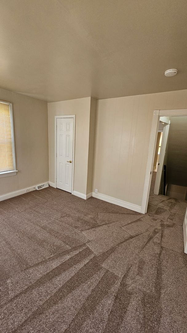 Building Photo - 3 Bedroom Duplex