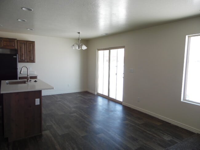 Building Photo - 705 S 260 W