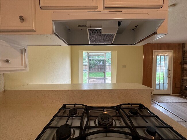 Building Photo - 1937 Arcadia Dr