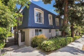 Building Photo - 972 Larrabee St