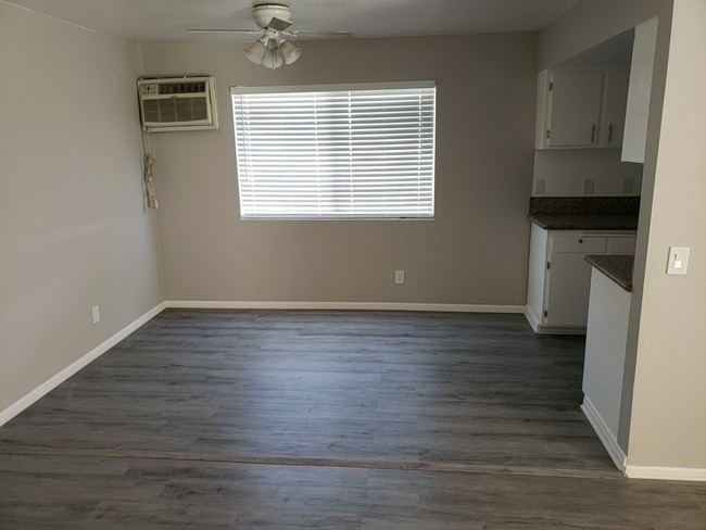 Dining Room - 18526 Calvert St