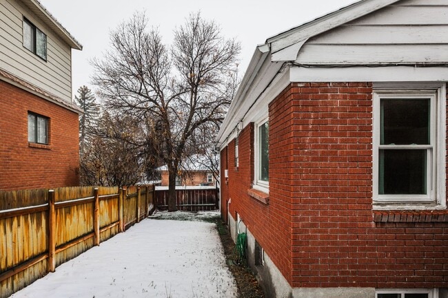 Building Photo - R134IC