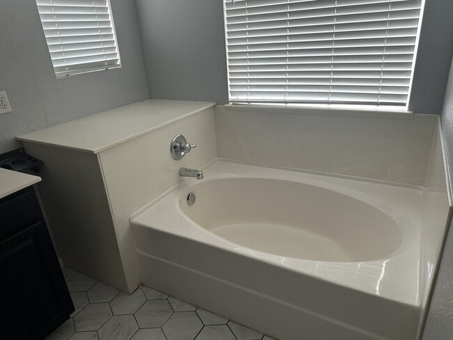 Building Photo - 3904 Purple Finch Ln