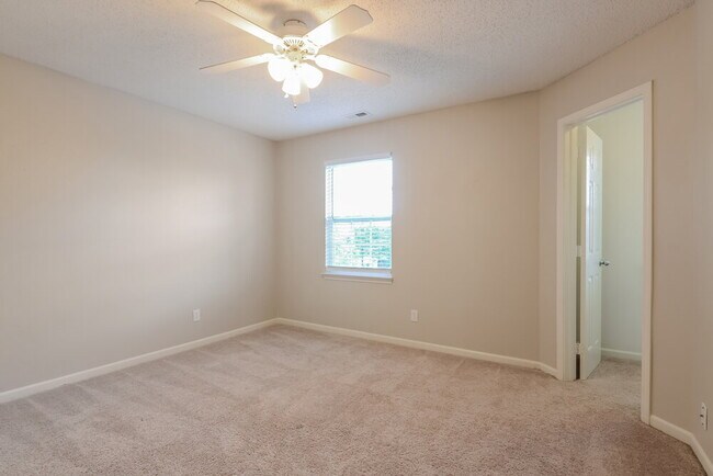 Building Photo - 15007 Redcliff Dr