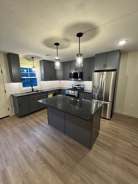 Building Photo - 6 Locust Ave