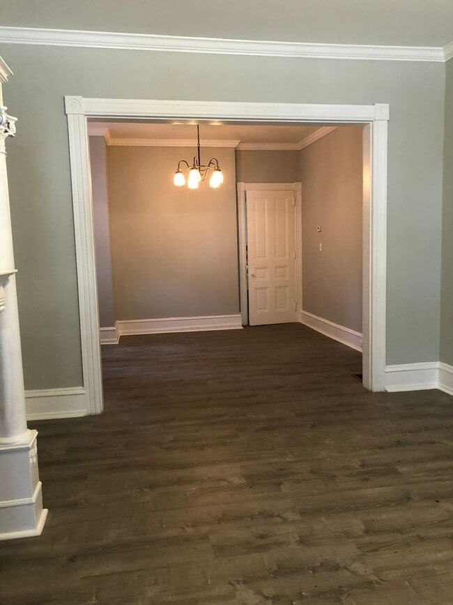 Building Photo - 212 Gay St