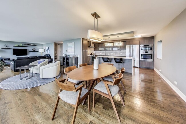 Building Photo - 1110 N Lake Shore Dr