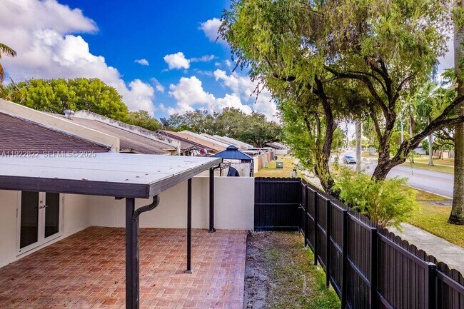 Building Photo - 5240 SW 139th Pl