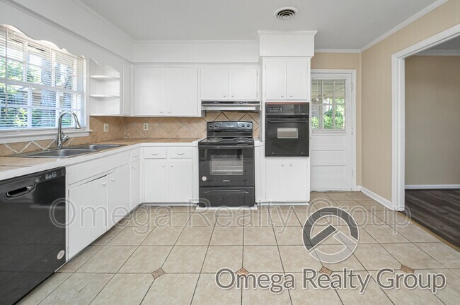 Building Photo - 3215 Walton Dr