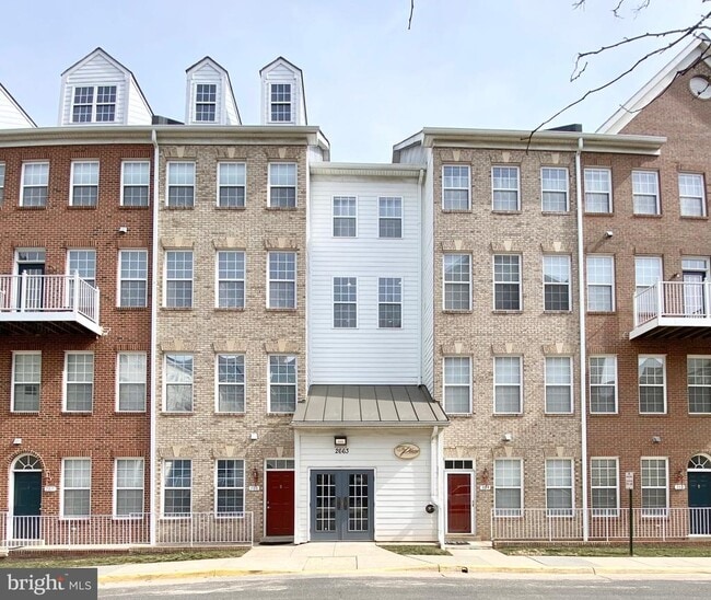 Building Photo - 2663 Manhattan Pl