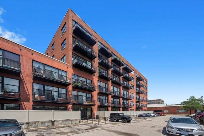 Building Photo - 2323 W Pershing Rd