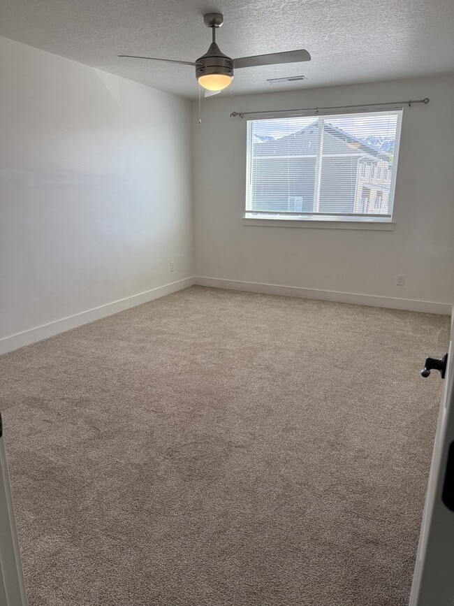 Building Photo - 135 E 730 N