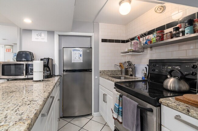 Building Photo - 2122 18th St NW