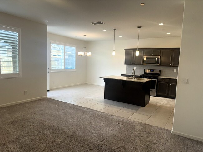 Building Photo - 4324 N Sandrini Ave