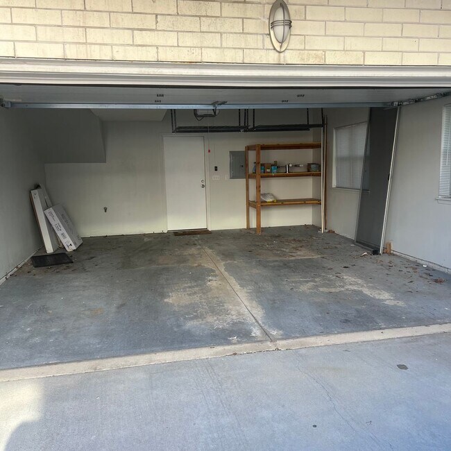 Building Photo - 2134 N Commerce St