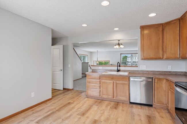 Building Photo - 15130 Fanning Dr N