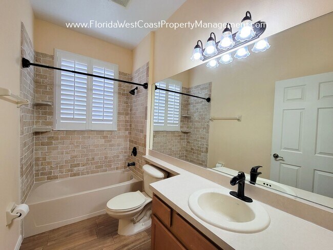 Building Photo - LARGE PARRISH POOL HOME! FENCED YARD! PET FRIENDLY! AVAILABLE FOR JUNE! LONG TERM LEASE!