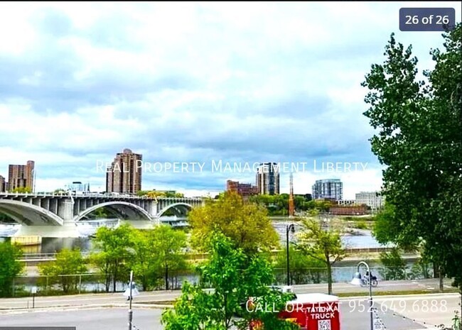 Building Photo - Modern City Living with Spectacular Views