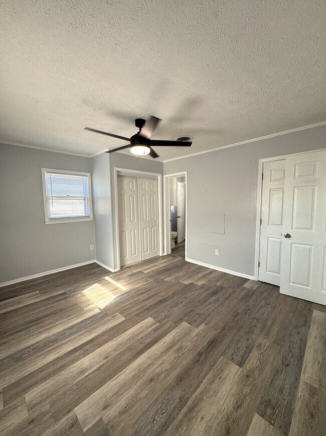 Building Photo - 608 22nd Ave N