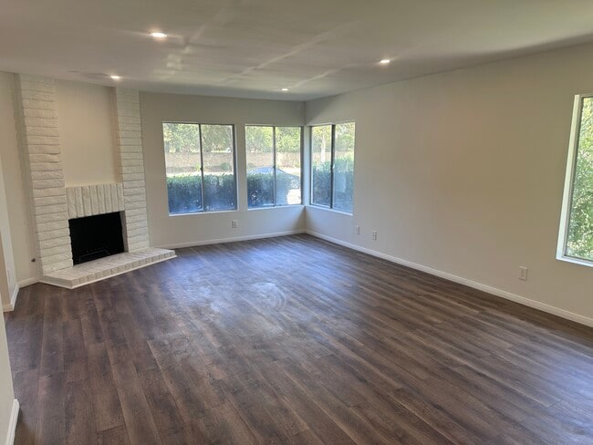 Building Photo - 2106 Crespi Ln