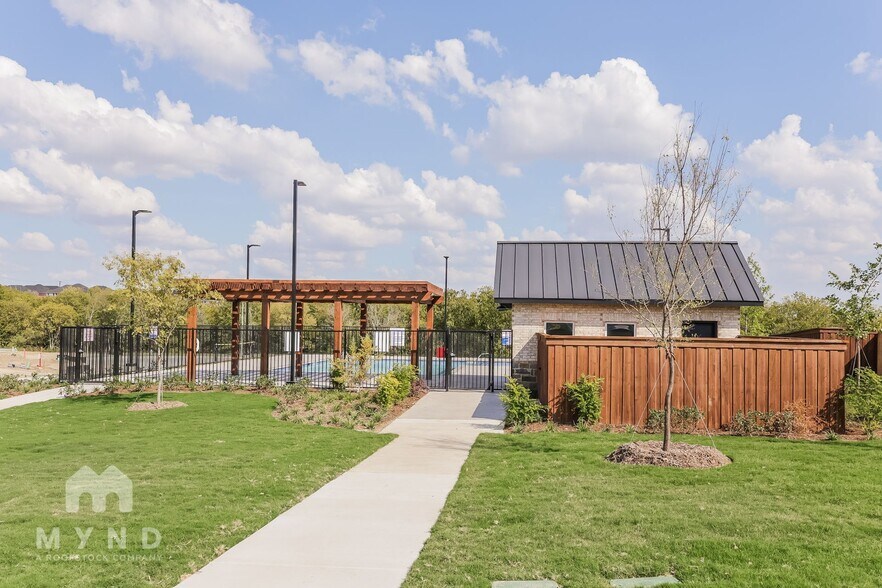 Building Photo - 2732 Ctr Crk Ln