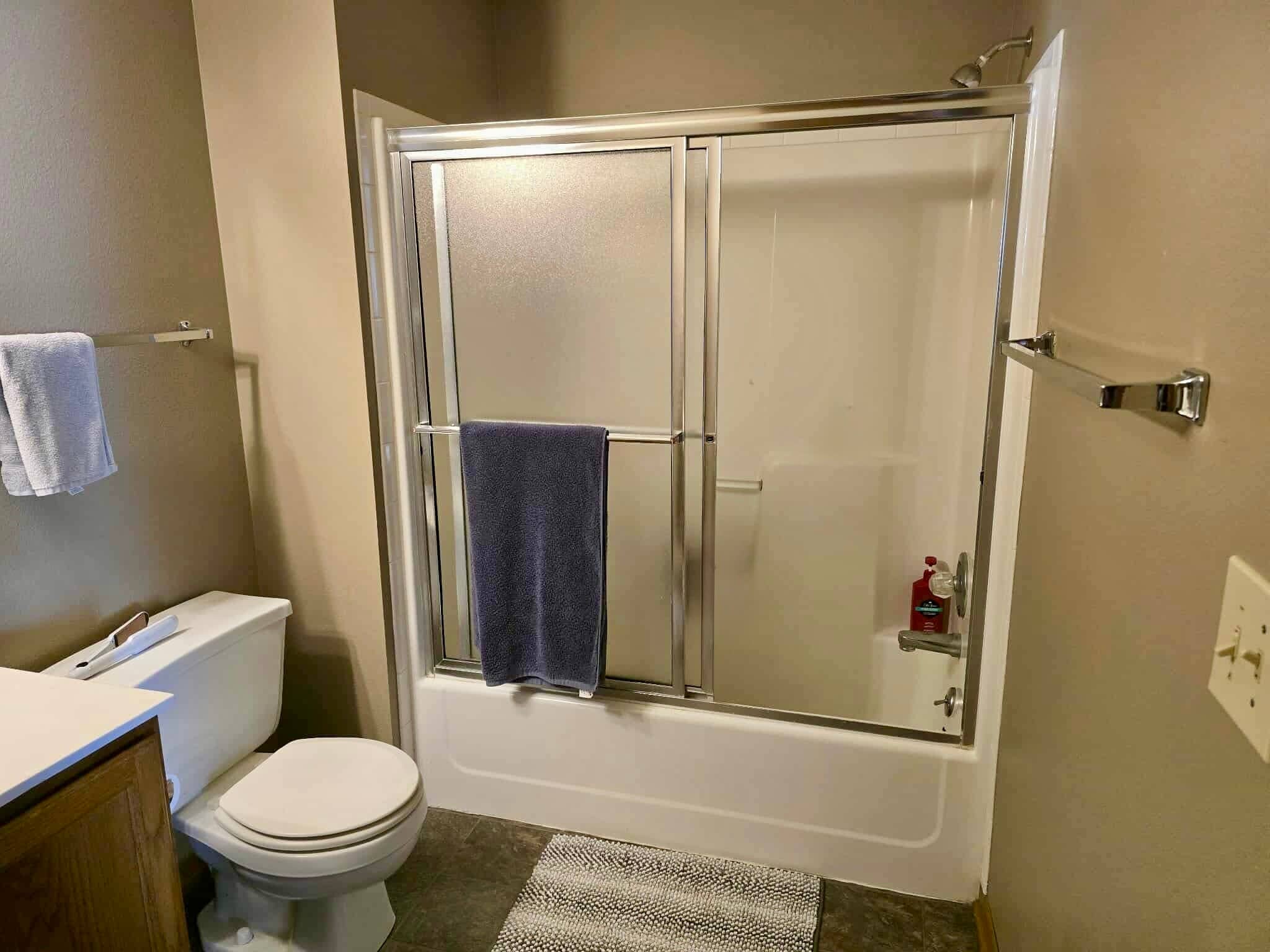 2nd Full Bath w/Built-in Linen Closet - 509 N 1st St