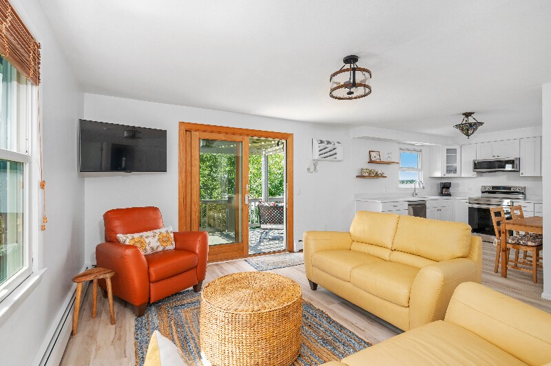 Building Photo - 240 Narragansett Ave