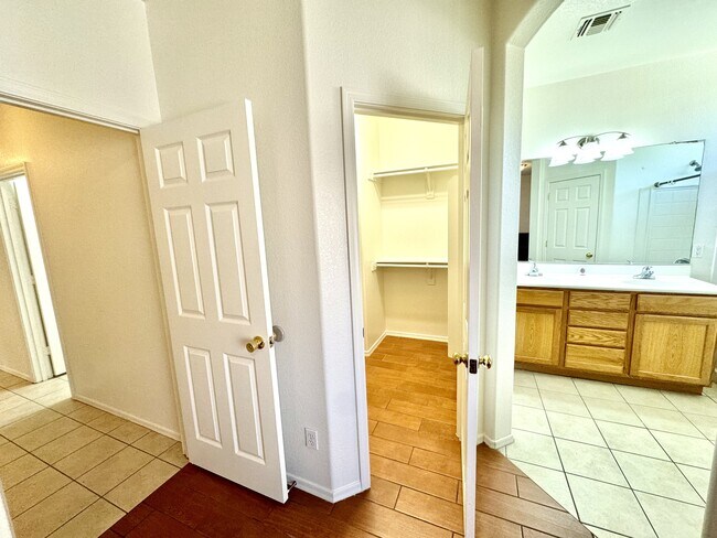 Building Photo - 44038 Granite Dr