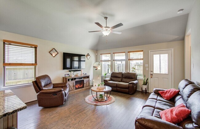 Building Photo - 32038 Quail Terrace Ln