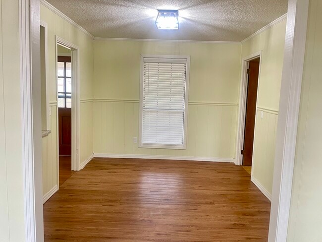 Building Photo - 400 Manchester St